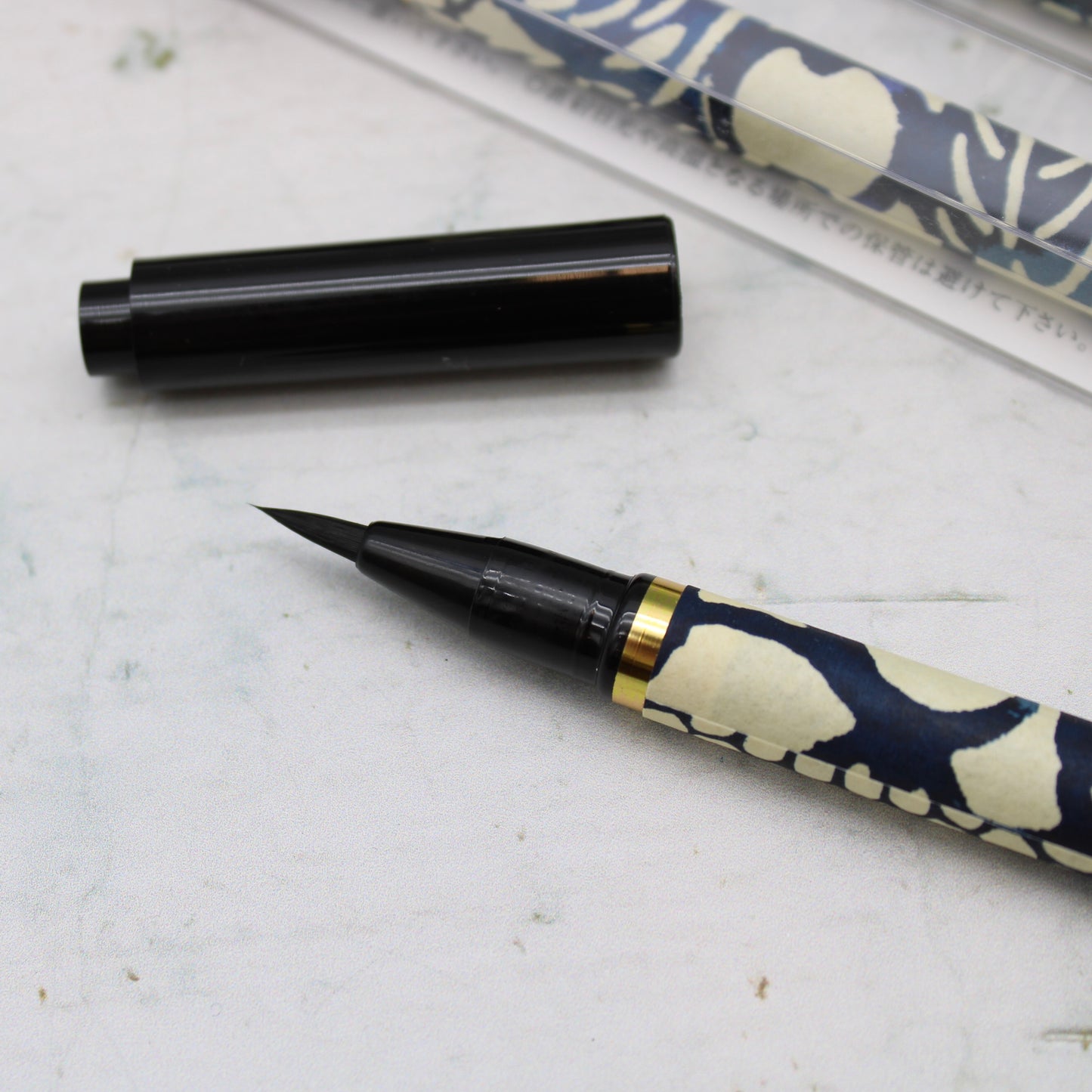 Hanako Brush pen - navy/cream floral