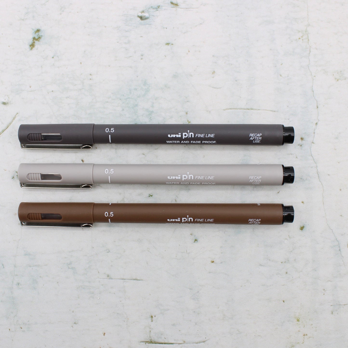 Uni Pin Fine Line 05 (3 colours)