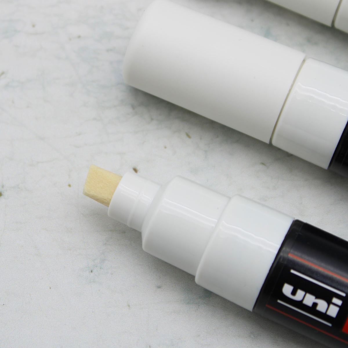 White Posca Pen - extra broad chisel, 15 - 17mm