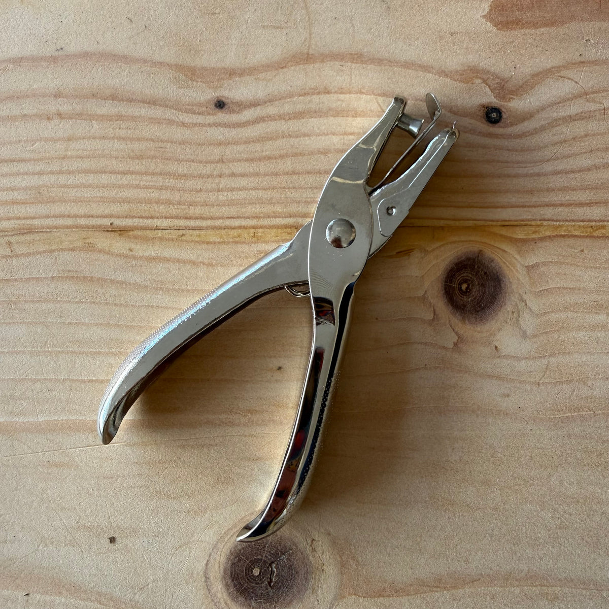 Multi-use hole punch